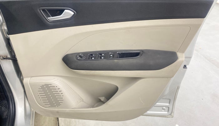 2021 Renault TRIBER RXZ, Petrol, Manual, 33,309 km, Driver Side Door Panels Control