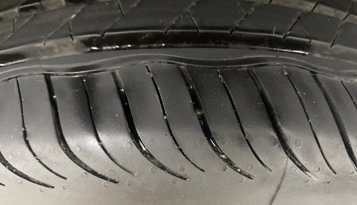 2021 Renault TRIBER RXZ, Petrol, Manual, 33,309 km, Left Rear Tyre Tread