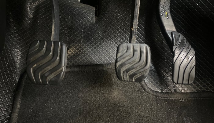 2021 Renault TRIBER RXZ, Petrol, Manual, 33,309 km, Pedals