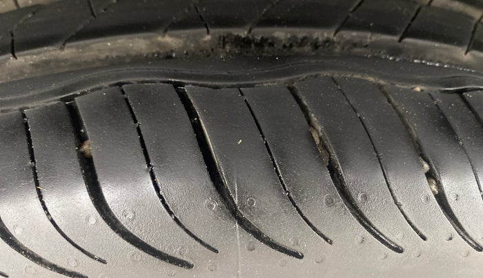 2021 Renault TRIBER RXZ, Petrol, Manual, 33,309 km, Right Rear Tyre Tread