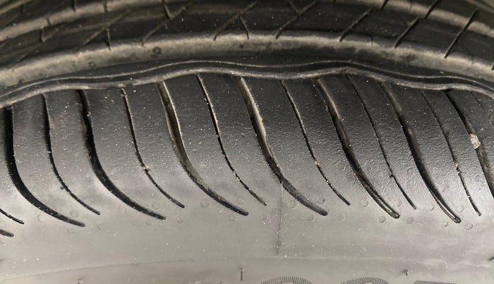 2021 Renault TRIBER RXZ, Petrol, Manual, 33,309 km, Left Front Tyre Tread