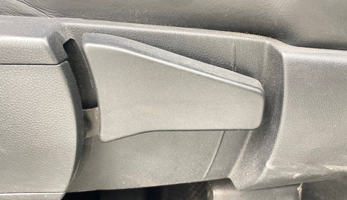 2021 Renault TRIBER RXZ, Petrol, Manual, 33,309 km, Driver Side Adjustment Panel