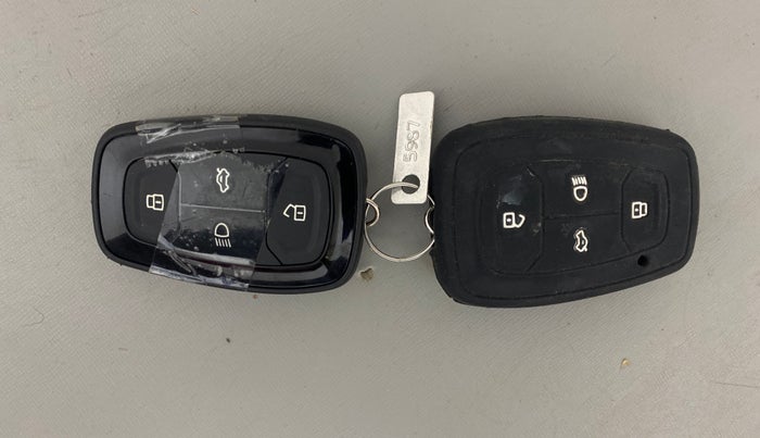 2023 Tata ALTROZ XZ PETROL, Petrol, Manual, 38,898 km, Key Close Up