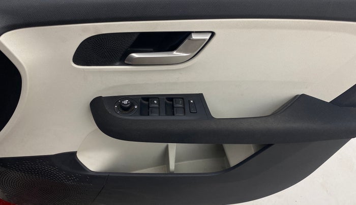 2023 Tata ALTROZ XZ PETROL, Petrol, Manual, 38,898 km, Driver Side Door Panels Control