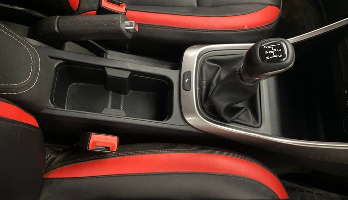 2023 Tata ALTROZ XZ PETROL, Petrol, Manual, 38,898 km, Gear Lever