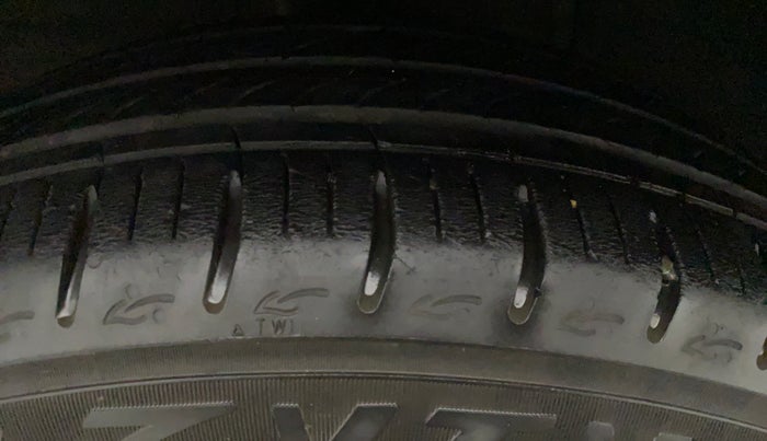 2021 Hyundai GRAND I10 NIOS ASTA AMT 1.2 KAPPA VTVT, Petrol, Automatic, 23,986 km, Right Front Tyre Tread