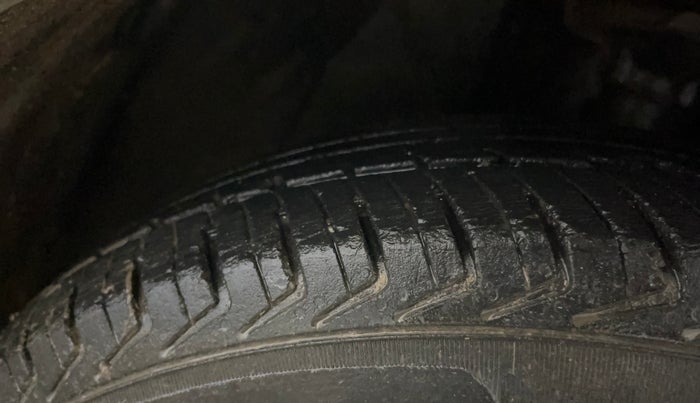 2017 Datsun Redi Go T (O), Petrol, Manual, 57,918 km, Right Front Tyre Tread