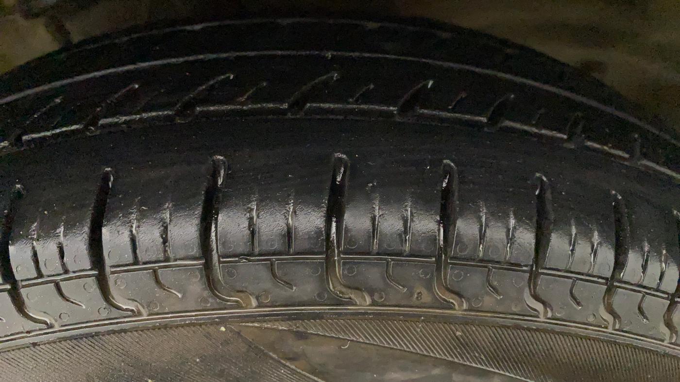 2014 Maruti Alto 800 LXI CNG, CNG, Manual, 62,739 km, Left Front Tyre Tread