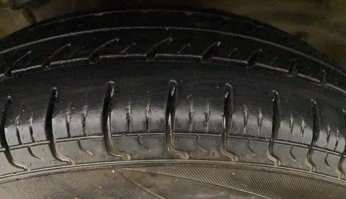 2014 Maruti Alto 800 LXI CNG, CNG, Manual, 62,739 km, Left Front Tyre Tread