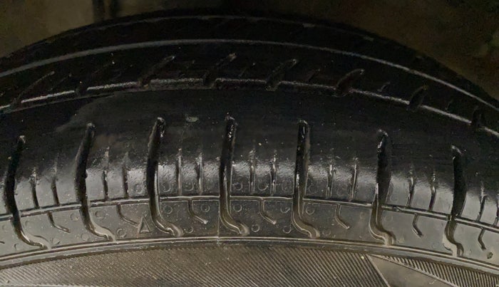 2014 Maruti Alto 800 LXI CNG, CNG, Manual, 62,739 km, Right Front Tyre Tread