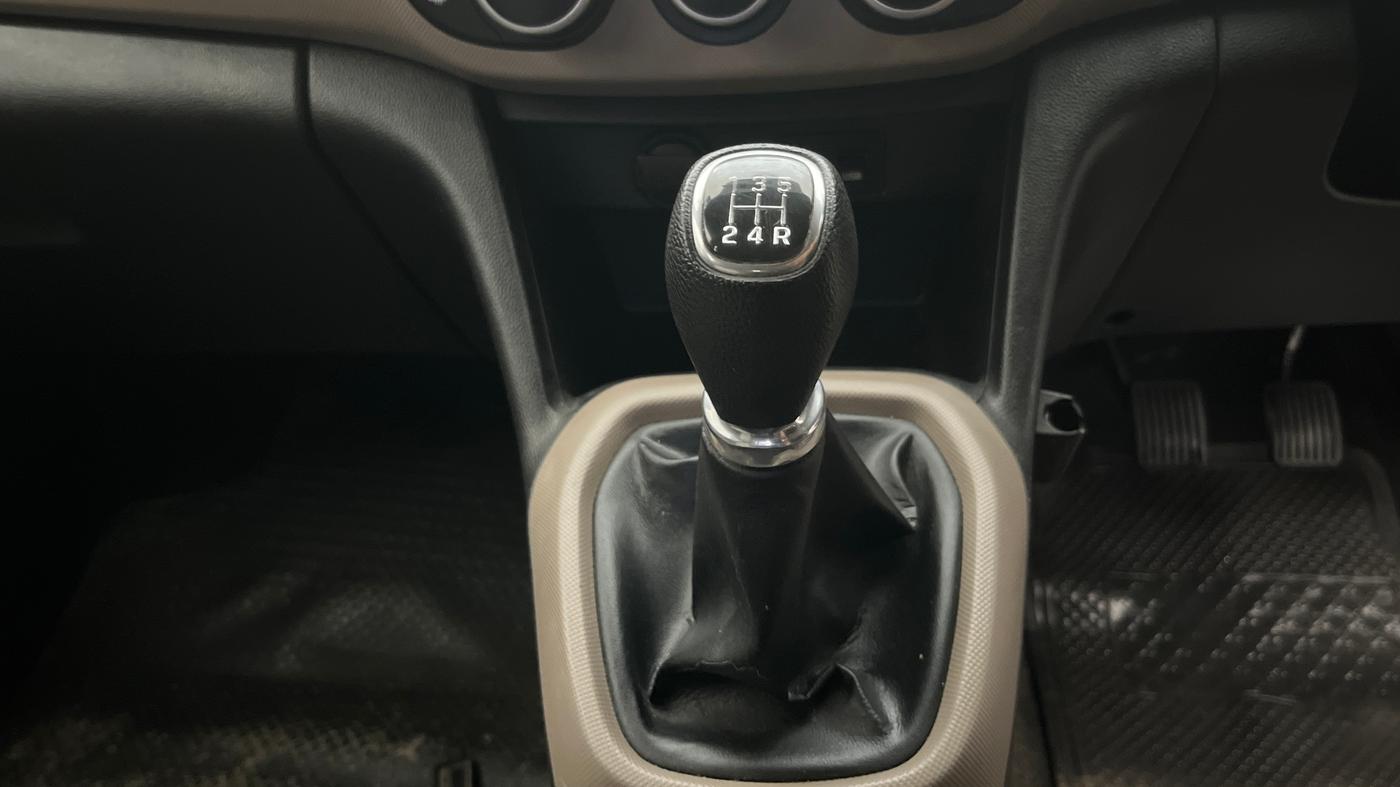 2015 Hyundai Grand i10 SPORTZ 1.2 KAPPA VTVT, Petrol, Manual, 20,779 km, Gear Lever