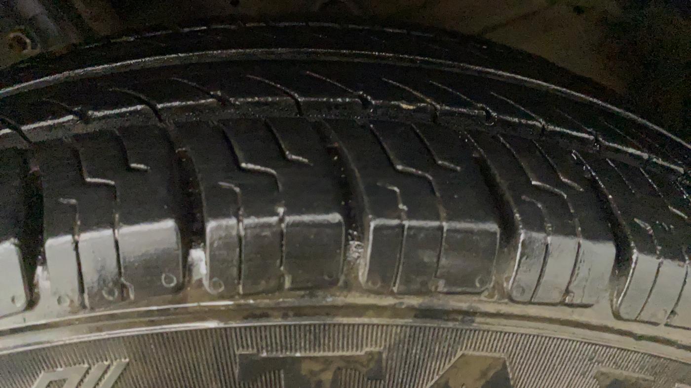 2013 Maruti Swift VXI, Petrol, Manual, 47,735 km, Left Front Tyre Tread