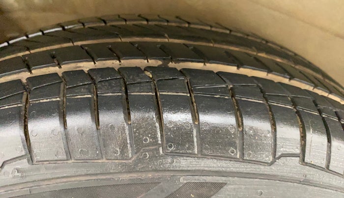 2011 Maruti Wagon R 1.0 VXI, Petrol, Manual, 89,226 km, Right Rear Tyre Tread