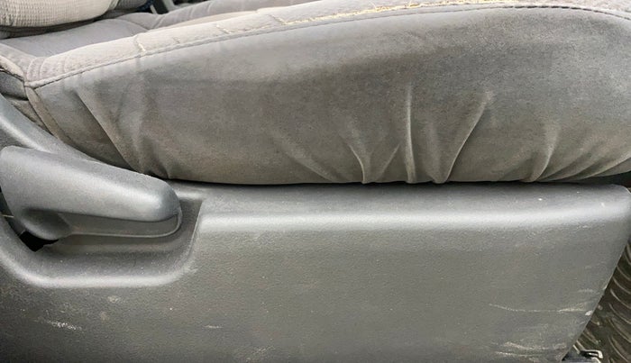 2011 Maruti Wagon R 1.0 VXI, Petrol, Manual, 89,226 km, Driver Side Adjustment Panel