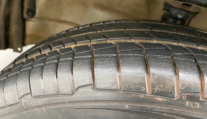 2011 Maruti Wagon R 1.0 VXI, Petrol, Manual, 89,226 km, Left Front Tyre Tread