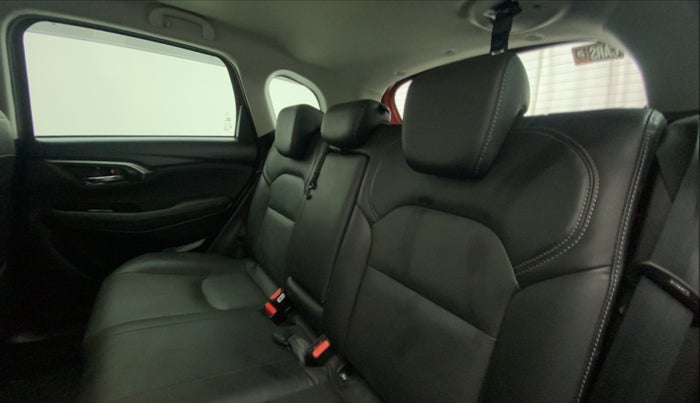 2022 Toyota URBAN CRUISER HYRYDER V AWD NEO DRIVE, Petrol, Manual, 11,072 km, Right Side Rear Door Cabin