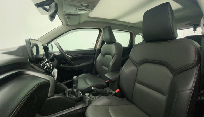 2022 Toyota URBAN CRUISER HYRYDER V AWD NEO DRIVE, Petrol, Manual, 11,072 km, Right Side Front Door Cabin