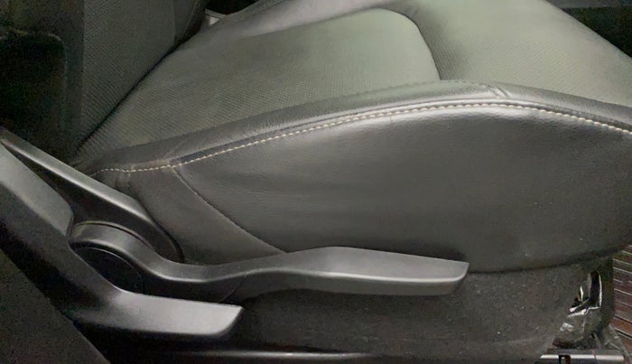 2022 Toyota URBAN CRUISER HYRYDER V AWD NEO DRIVE, Petrol, Manual, 11,072 km, Driver Side Adjustment Panel