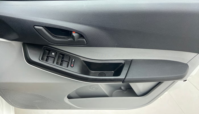 2022 Tata Tiago XT CNG 1.2 RTN, CNG, Manual, 8,140 km, Driver Side Door Panels Control