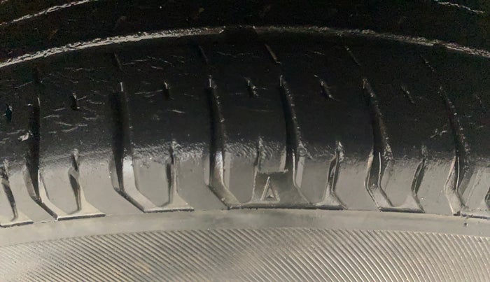 2019 Maruti Swift VXI AMT, Petrol, Automatic, 53,994 km, Right Front Tyre Tread