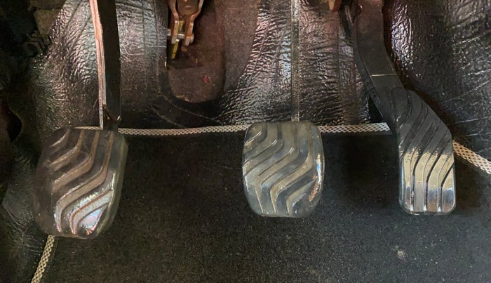 2017 Renault Kwid RXL 0.8 02 Anniversary Edition, Petrol, Manual, 28,047 km, Pedals