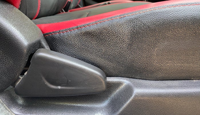 2017 Renault Kwid RXL 0.8 02 Anniversary Edition, Petrol, Manual, 28,047 km, Driver Side Adjustment Panel