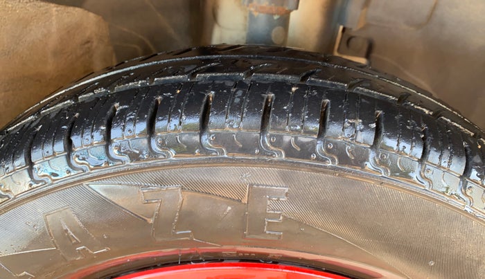 2017 Renault Kwid RXL 0.8 02 Anniversary Edition, Petrol, Manual, 28,047 km, Right Front Tyre Tread