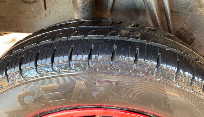 2017 Renault Kwid RXL 0.8 02 Anniversary Edition, Petrol, Manual, 28,047 km, Right Rear Tyre Tread