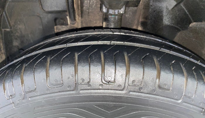 2017 Renault Kwid RXL 1.0 AMT, Petrol, Automatic, 52,041 km, Left Front Tyre Tread