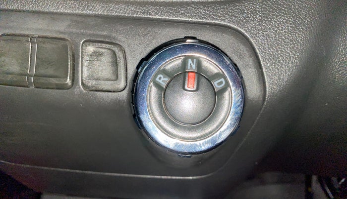 2017 Renault Kwid RXL 1.0 AMT, Petrol, Automatic, 52,041 km, Gear Lever