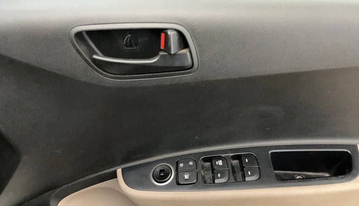 2016 Hyundai Grand i10 MAGNA 1.2 KAPPA VTVT, CNG, Manual, 75,286 km, Driver Side Door Panels Control