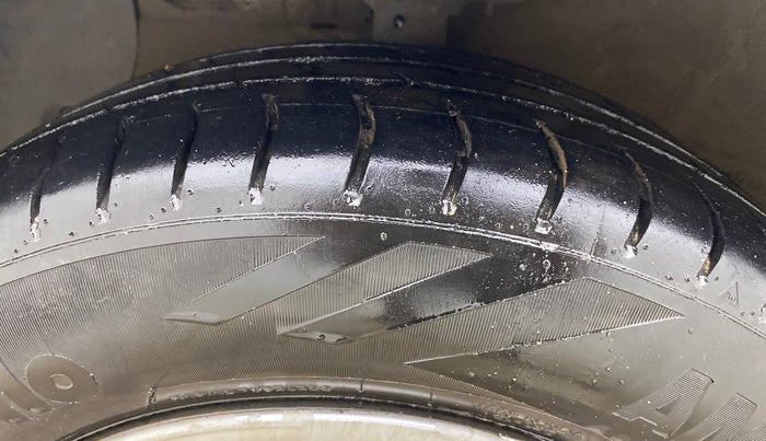 2017 Hyundai Grand i10 MAGNA 1.2 KAPPA VTVT, CNG, Manual, 80,100 km, Left Front Tyre Tread
