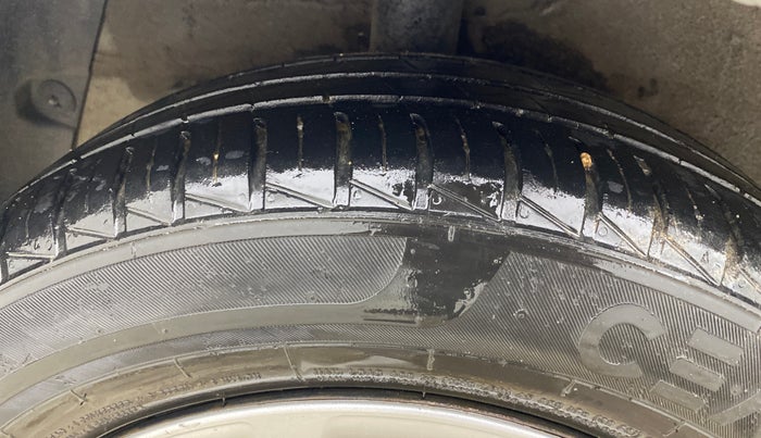 2017 Hyundai Grand i10 MAGNA 1.2 KAPPA VTVT, CNG, Manual, 80,100 km, Right Rear Tyre Tread