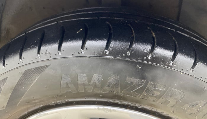 2017 Hyundai Grand i10 MAGNA 1.2 KAPPA VTVT, CNG, Manual, 80,100 km, Right Front Tyre Tread