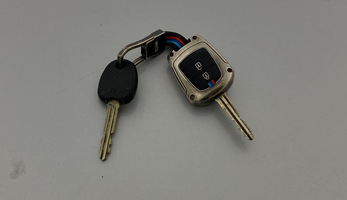 2017 Hyundai Grand i10 MAGNA 1.2 KAPPA VTVT, CNG, Manual, 80,100 km, Key Close Up