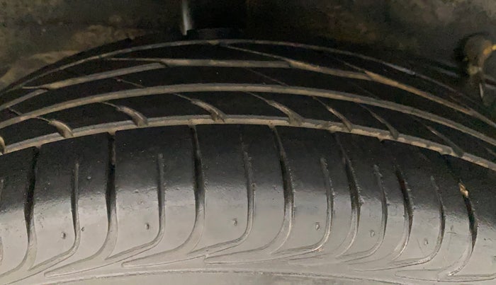 2013 Toyota Etios G, Petrol, Manual, 24,575 km, Right Rear Tyre Tread