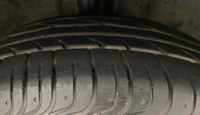 2013 Toyota Etios G, Petrol, Manual, 24,575 km, Right Front Tyre Tread