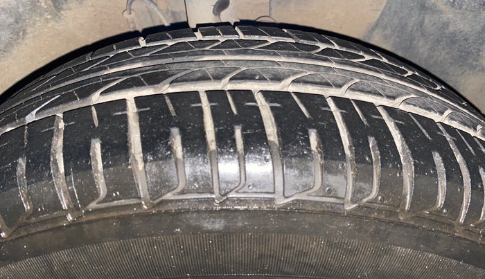 2015 Hyundai Elite i20 SPORTZ 1.2 (O), Petrol, Manual, 13,423 km, Right Front Tyre Tread