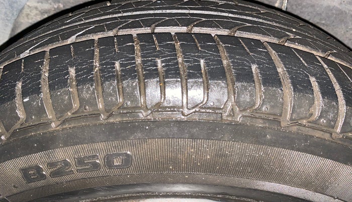 2015 Hyundai Elite i20 SPORTZ 1.2 (O), Petrol, Manual, 13,423 km, Right Rear Tyre Tread