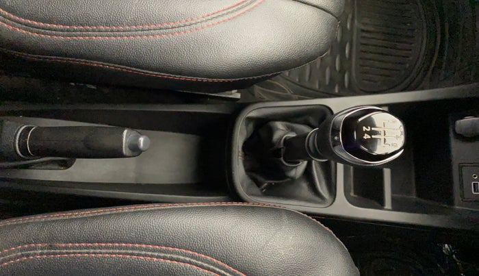 2021 Renault Kwid RXT 1.0 (O), Petrol, Manual, 16,482 km, Gear Lever