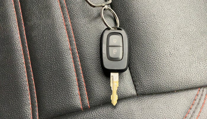 2021 Renault Kwid RXT 1.0 (O), Petrol, Manual, 16,482 km, Key Close Up