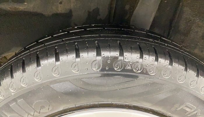 2021 Renault Kwid RXT 1.0 (O), Petrol, Manual, 16,482 km, Left Rear Tyre Tread