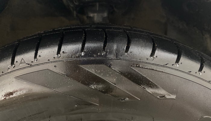 2021 Hyundai GRAND I10 NIOS SPORTZ AMT 1.2 KAPPA VTVT, Petrol, Automatic, 83,628 km, Right Front Tyre Tread