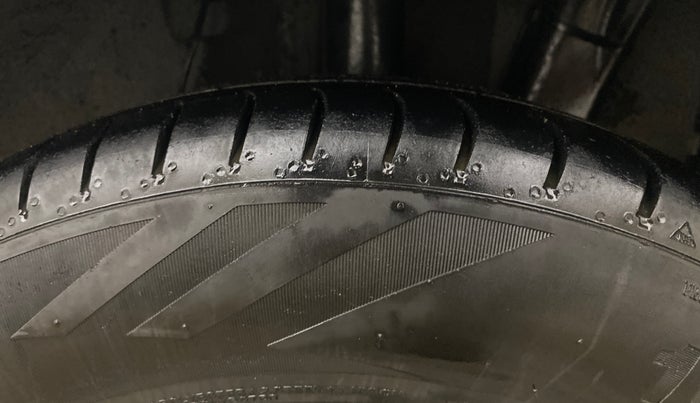 2021 Hyundai GRAND I10 NIOS SPORTZ AMT 1.2 KAPPA VTVT, Petrol, Automatic, 83,628 km, Left Rear Tyre Tread