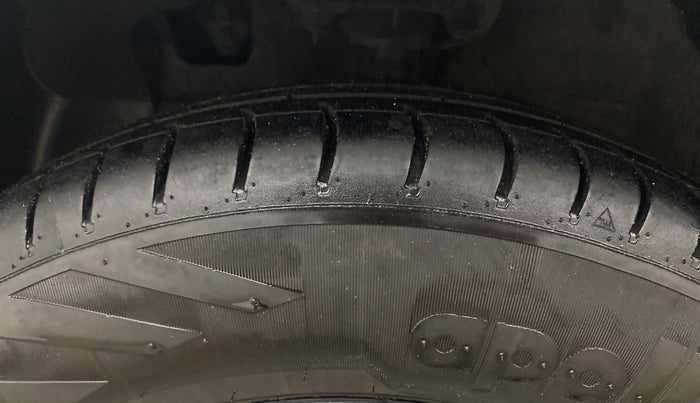 2021 Hyundai GRAND I10 NIOS SPORTZ AMT 1.2 KAPPA VTVT, Petrol, Automatic, 83,628 km, Left Front Tyre Tread