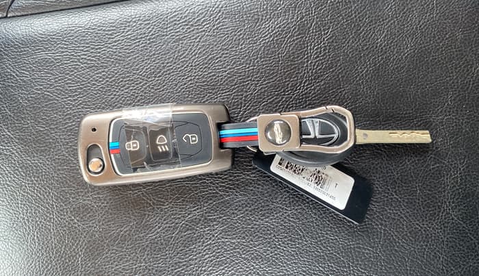 2025 Tata Tiago XTA PETROL, Petrol, Automatic, 8,571 km, Key Close Up