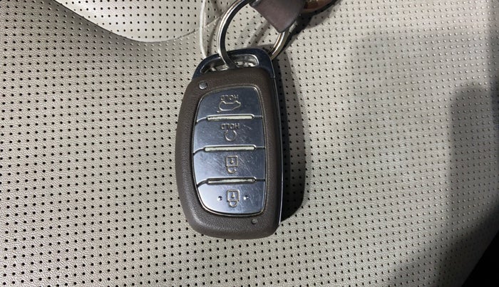 2024 Hyundai Creta SX (O) 1.5 PETROL, Petrol, Manual, 14,174 km, Key Close Up