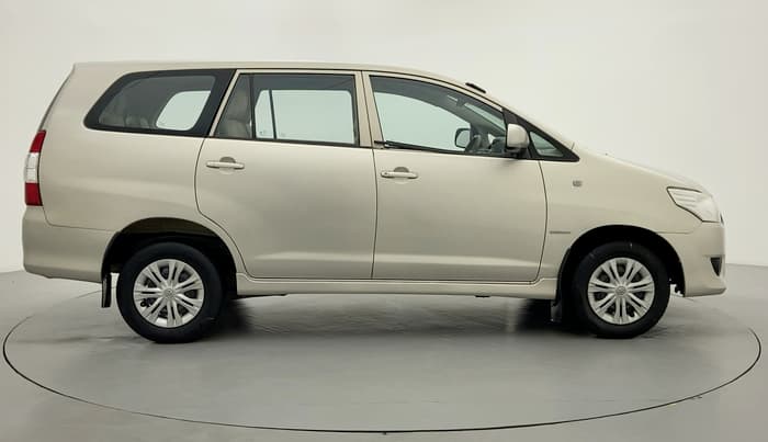 2013 Toyota Innova 2.5 GX 7 STR BS IV, Diesel, Manual, 1,58,656 km, Right Side View