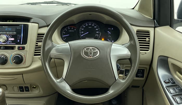 2013 Toyota Innova 2.5 GX 7 STR BS IV, Diesel, Manual, 1,58,656 km, Steering Wheel Close Up