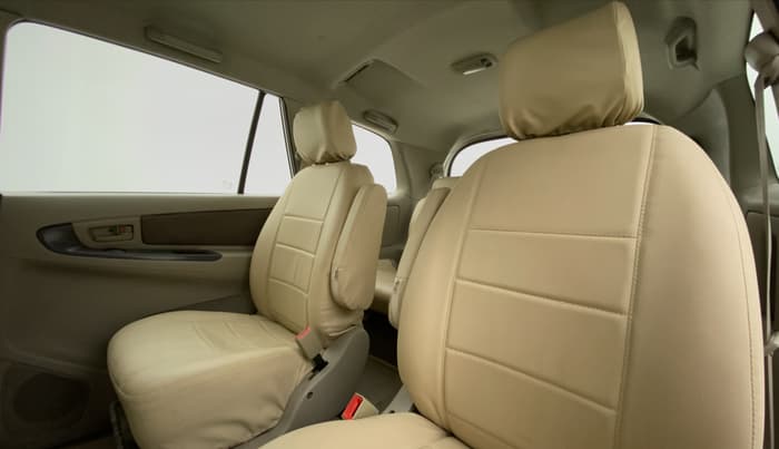 2013 Toyota Innova 2.5 GX 7 STR BS IV, Diesel, Manual, 1,58,656 km, Right Side Rear Door Cabin